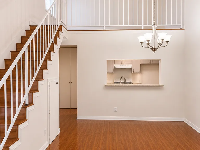 15020 Burbank Blvd — Photo 18