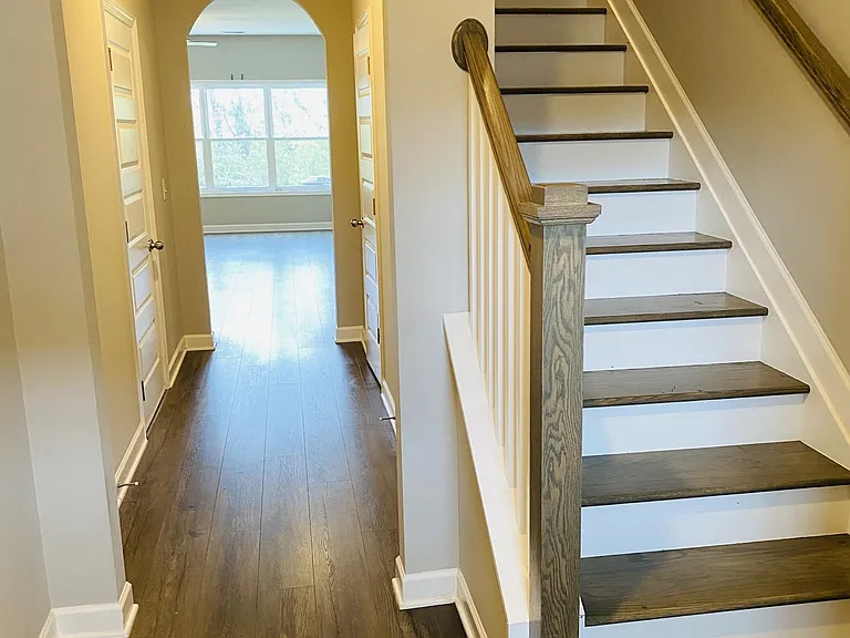 352 Banbury Dr — Photo 3