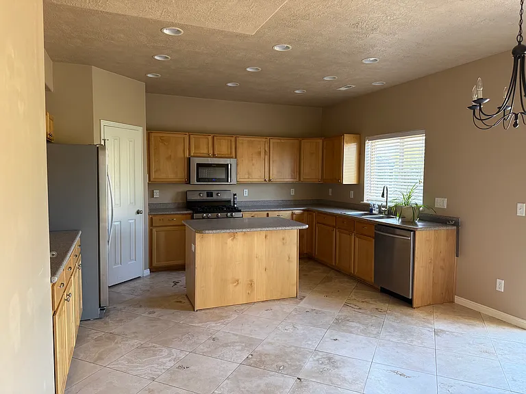 Kitchen, Kitchen Island, and Dining Area