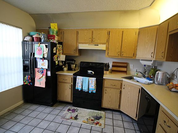 3rd image of 221 Foxtail Dr APT C