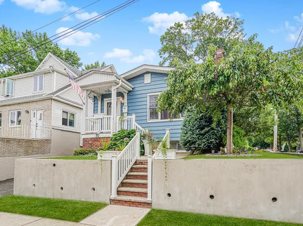 76 Whitman Avenue image 2 of 27