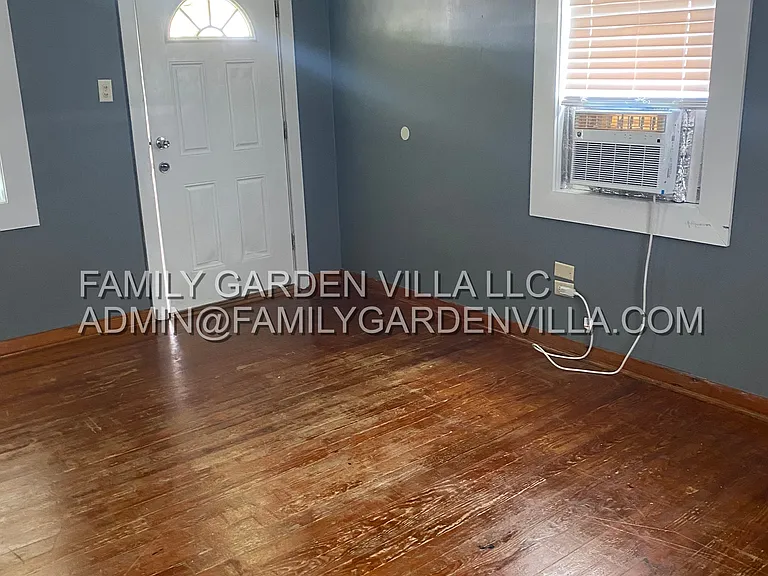 1836A Ridgefield Ave — Photo 1