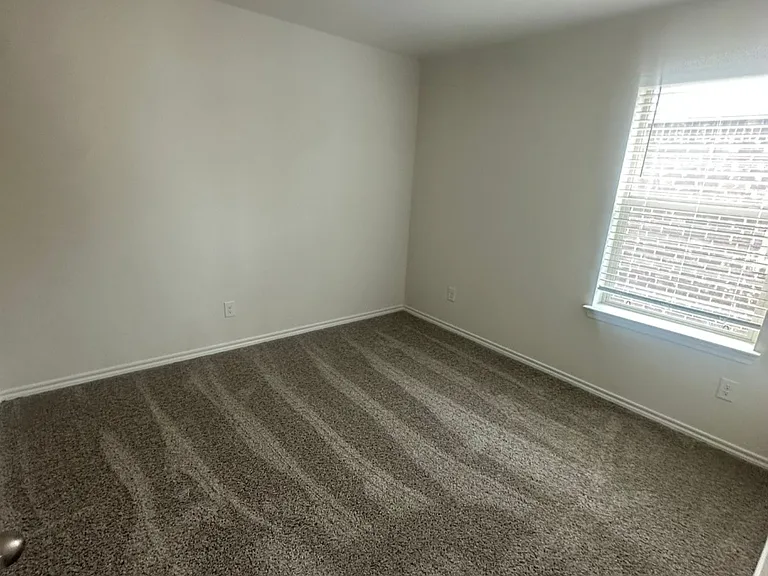 631 Minnie Ln — Photo 11