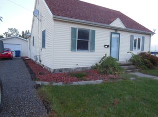 455 Flora Ave, Flora, IL 62839