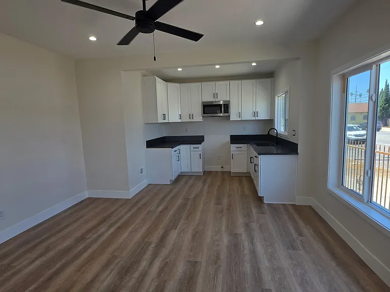 5706 S Figueroa St — Photo 4