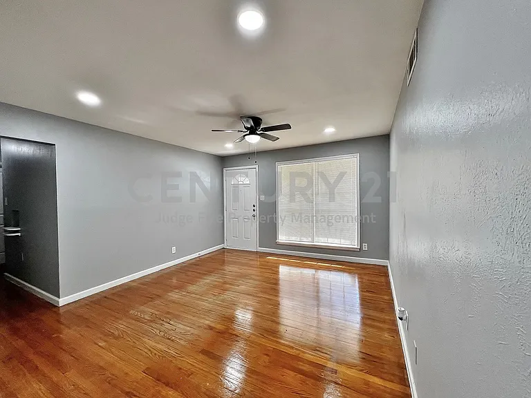 714 Cranbrook Ln — Photo 4