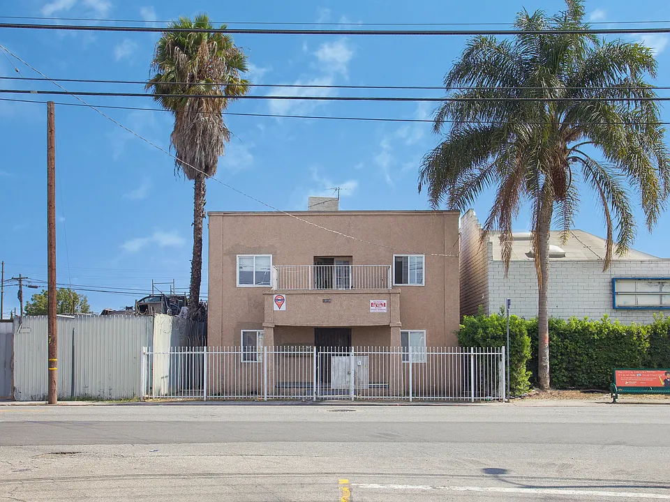 1010 E Anaheim St