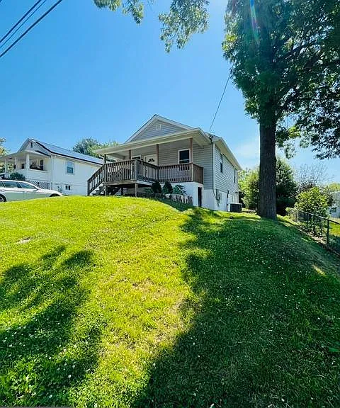 7517 Belmont Ave — Photo 2