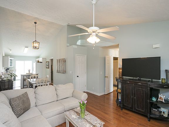 4th image of 2120 Lebanon Pike APT 130