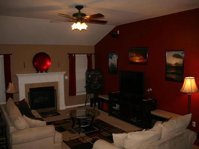 2907 Woods Crossing Dr — Photo 3