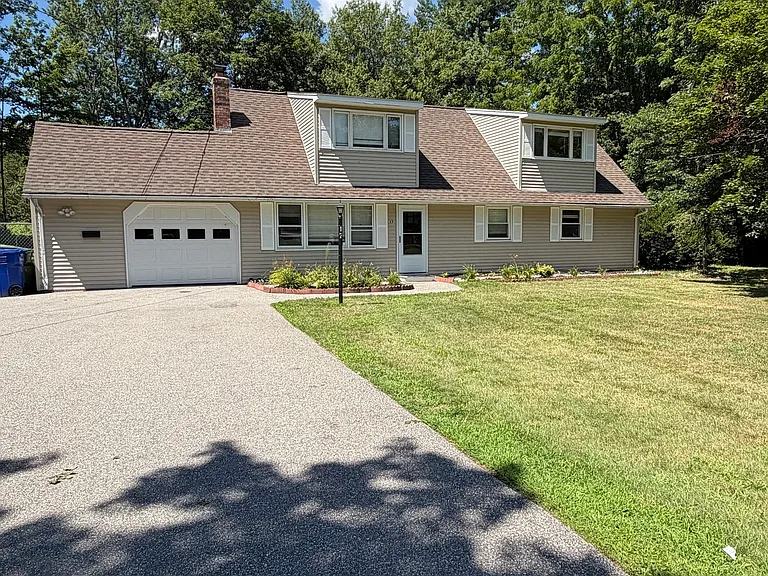 17 Sherman Rd — Photo 1