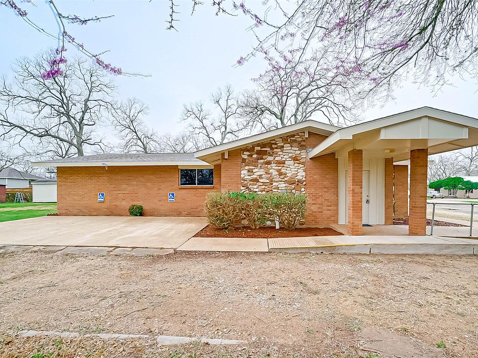 1st image of 608 E Emily Ave
