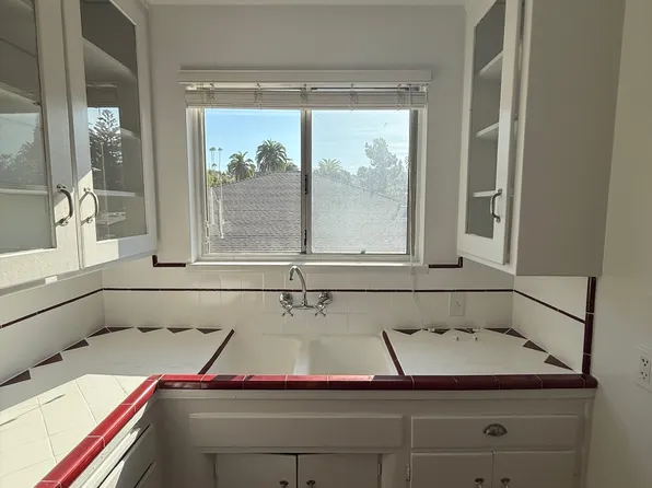 2268 N Gower St #4, Los Angeles, CA 90068
