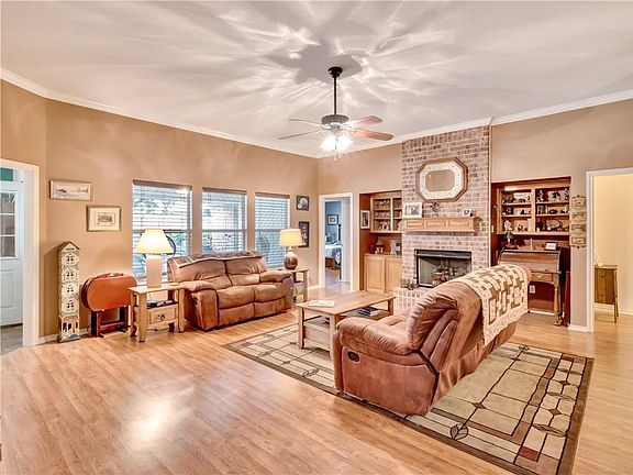 4th image of 1112 Westgrove Dr