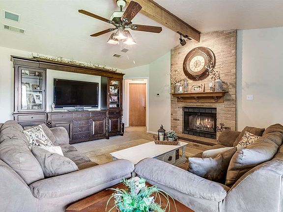 5th image of 205 Sherwood Oaks Dr