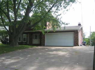 729 Schick Rd, Clinton, IA 52732
