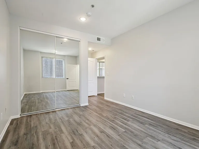 2245 Beverly Glen — Photo 38