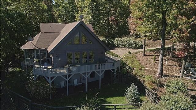 1st image of 828 Faircrest Ln