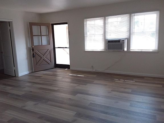 3rd image of 825 S Marengo Ave APT C
