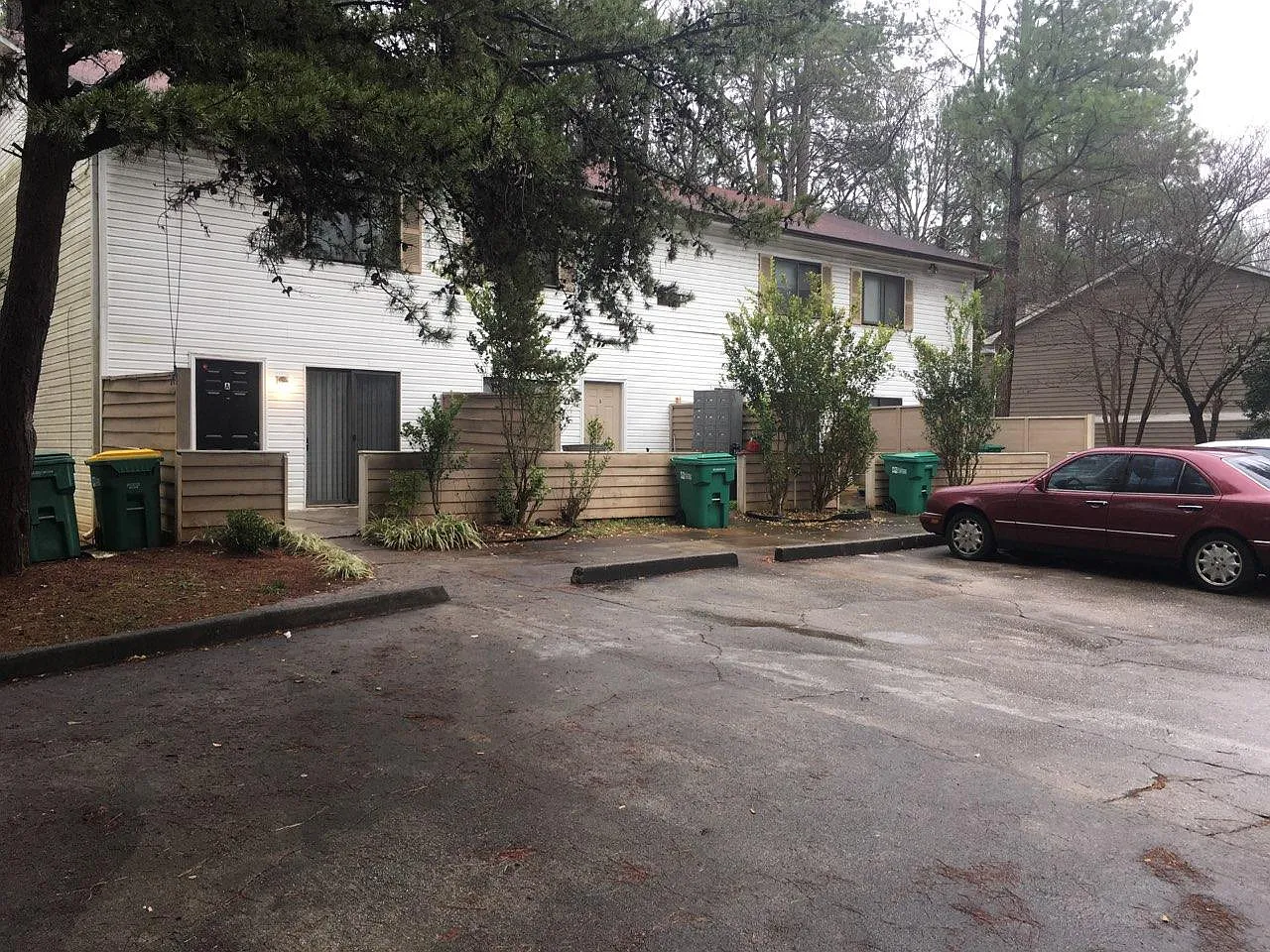 3 bed, 3.5 bath, 2000 sqft, $1,700 — Photo 2