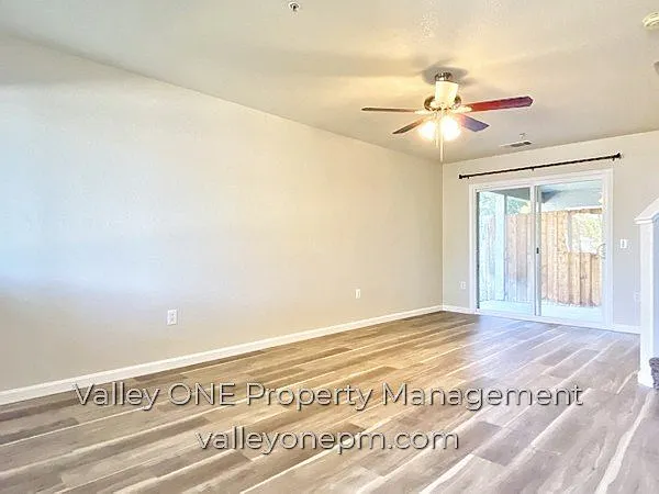 2 bed, 1.5 bath, 1100 sqft, $2,185 — Photo 4