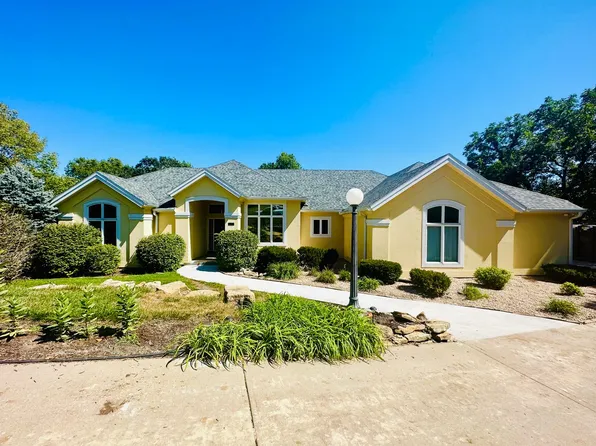 6411 Hillside St, Shawnee, KS 66218