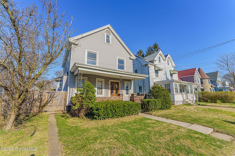 3rd image of 442 Eleanor Street