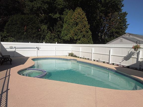 Gorgeous heated gunite pool with hot tub!