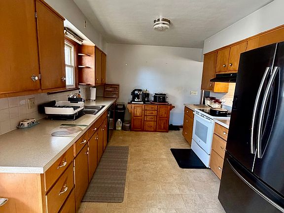 3rd image of 820 Crest View Trl