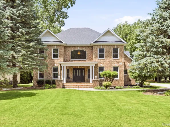 3269 Saint Andrews Dr, Port Huron, MI 48060