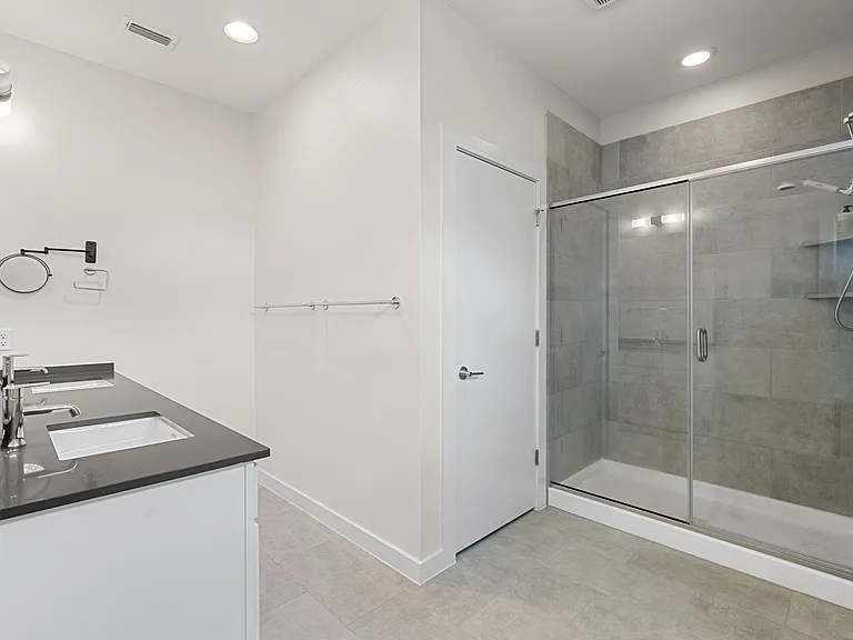 705 N Bluff Dr #6 — Photo 5