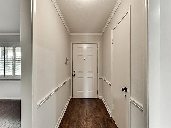 4th image of 10637 Royal Club Ln