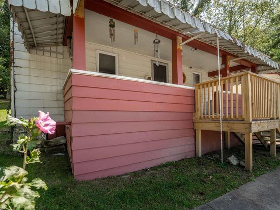 205 Pixler Hill Rd, Morgantown, WV 26508