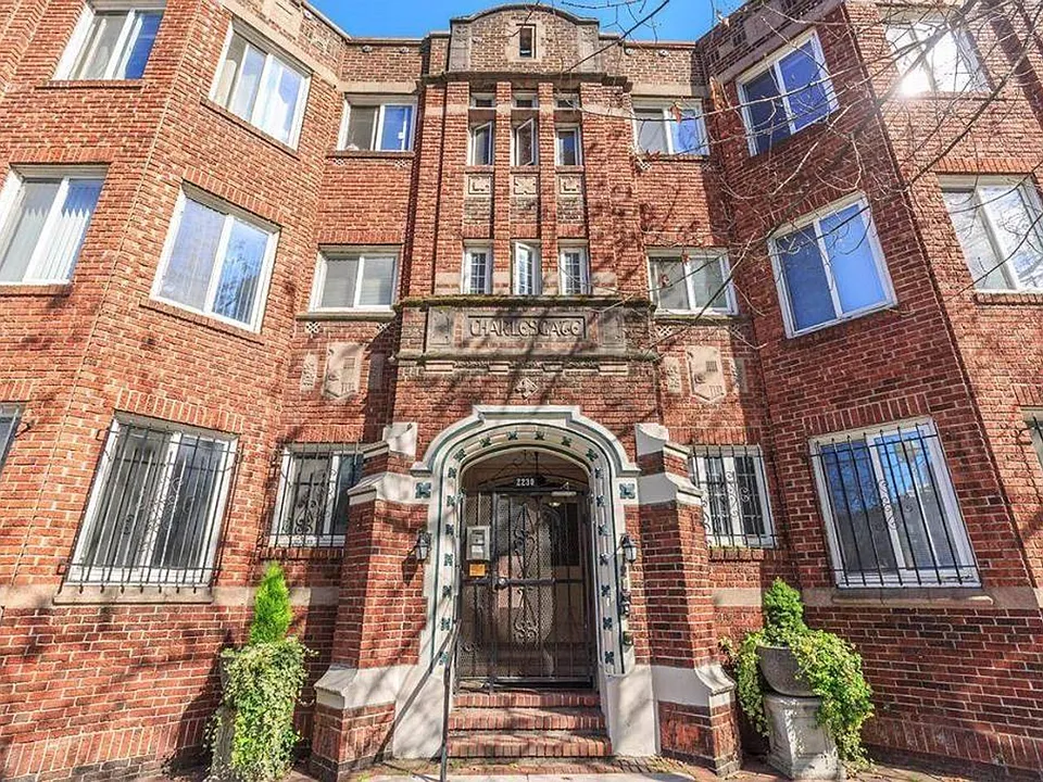 Charlesgate Apartments - Vintage Studios