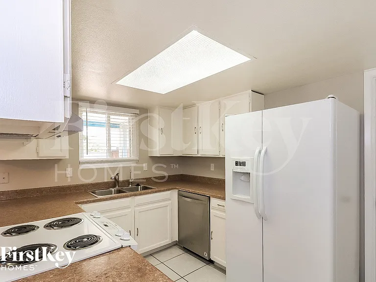 2604 E Boston St — Photo 6