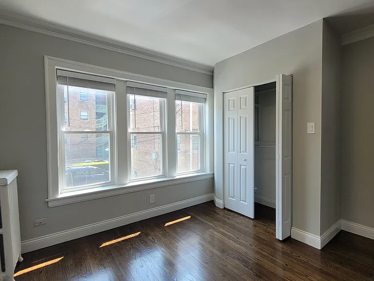 1634 W Granville Ave — Photo 3