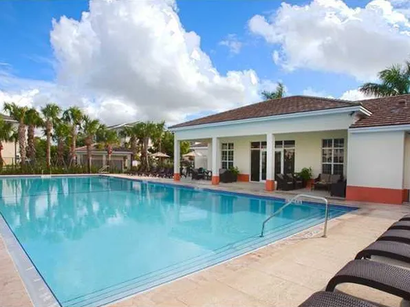 136 SW 7th Ct, Pompano Beach, FL 33060