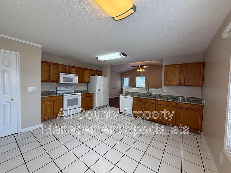 112 Malisa Dr — Photo 3