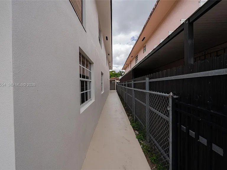 370 Flagami Blvd — Photo 45