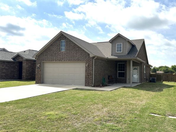 205 Cottonwood St, Calera, OK 74730