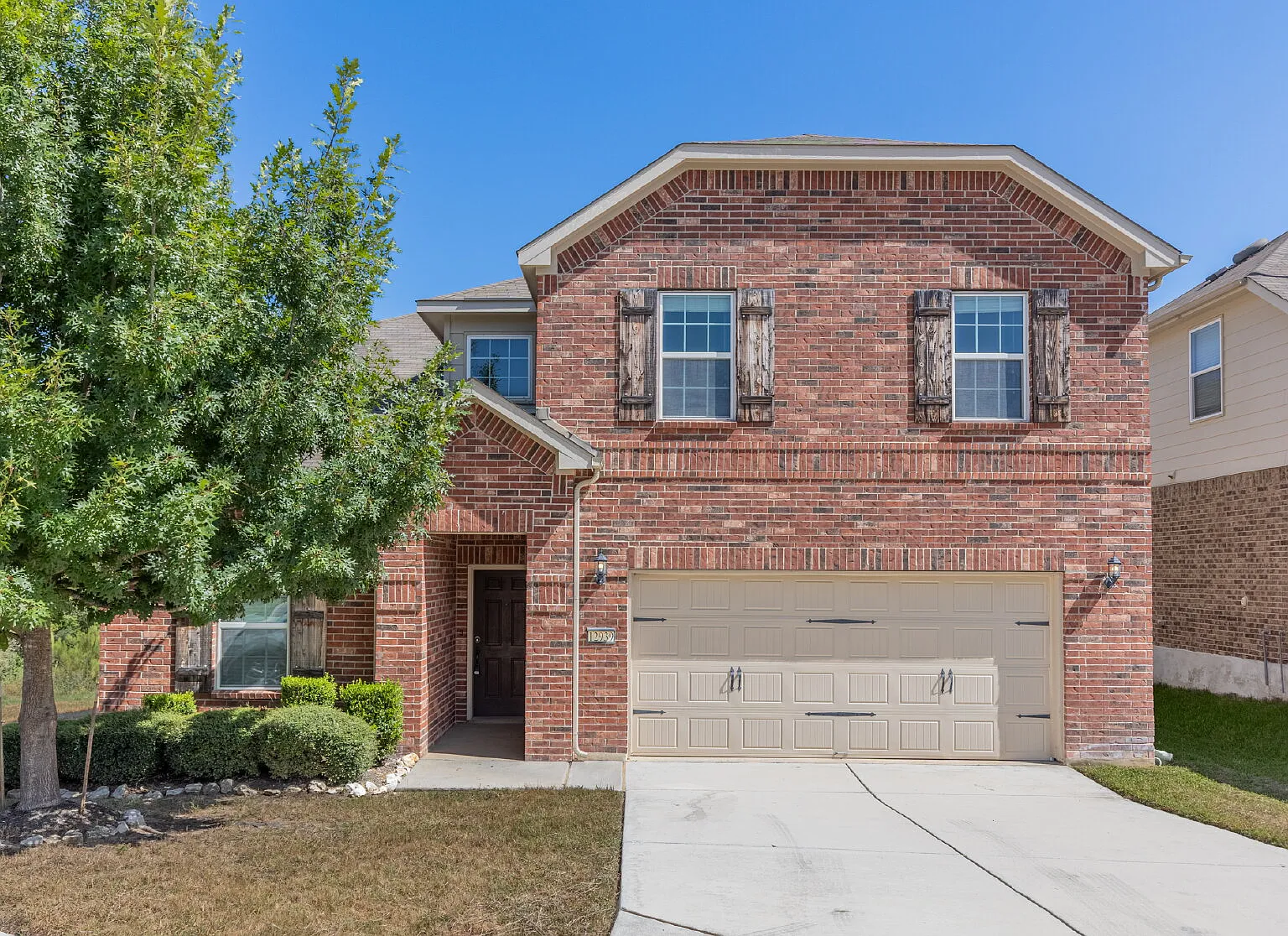 4 bed, 2.5 bath, 2854 sqft, $2,150 — Photo 1
