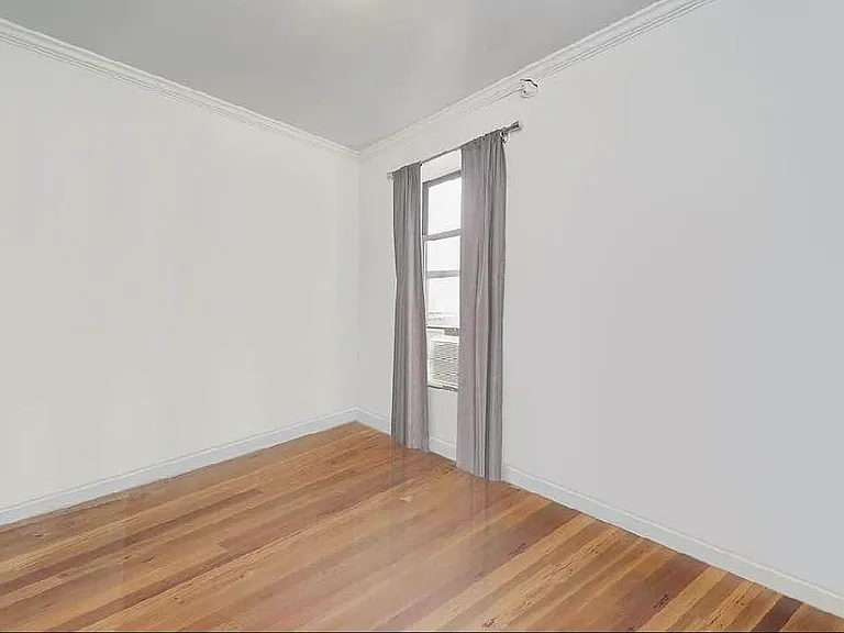500 E 11th St #20 — Photo 6