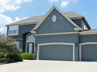17554 S Roundtree Dr, Olathe, KS 66062