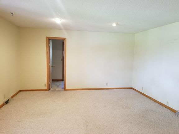 2nd image of 405 S Pine St
