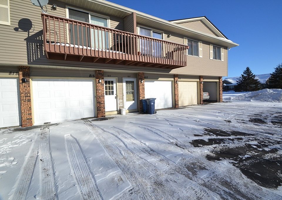1st image of 815 Parkside Dr