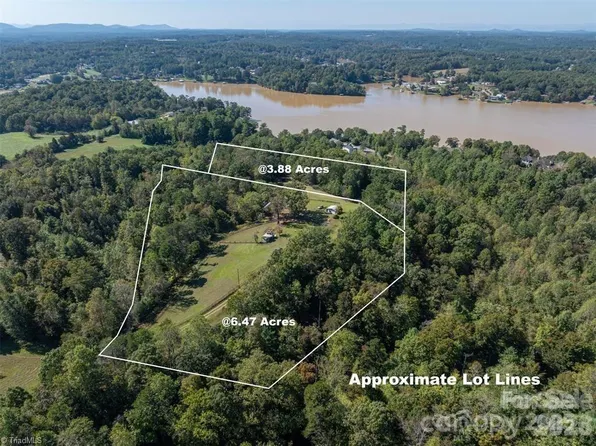 3421 6th Street Dr NW, Hickory, NC 28601