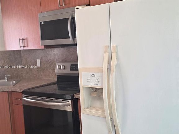 5th image of 124 NE 13th St #21