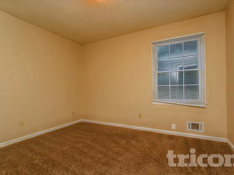 1464 Yorkton Ct — Photo 10
