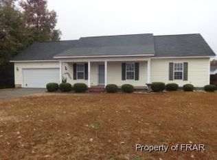 624 Cypress Pond Dr, Hope Mills, NC 28348
