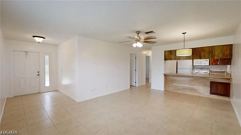 2 bed, 1.0 bath, 861 sqft, $1,375 — Photo 1